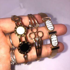 Elegant Gold and Black Women's Bracelet Set